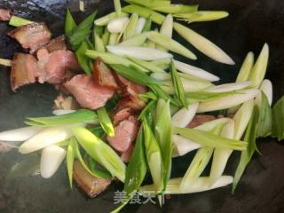 蒜苗炒腊肉的做法步骤：8