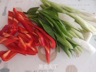 蒜苗炒腊肉的做法步骤：5