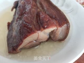 蒜苗炒腊肉的做法步骤：2