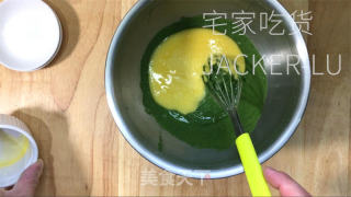 抹茶流心蛋糕，一勺挖下去，暖胃又暖心，大爱抹茶！的做法步骤：5