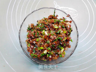 葱香腊肉蘑菇水饺的做法步骤：12