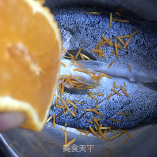 盐煎海鲈鱼的做法步骤：5