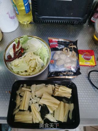 牛肉丸烩菜的做法步骤：1