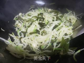 白萝卜炒海带丝的做法步骤：5