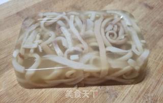 酸辣水晶皮冻的做法步骤：1
