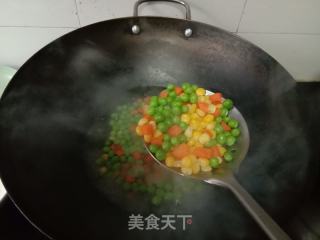 玉米青豆炒虾仁的做法步骤：3