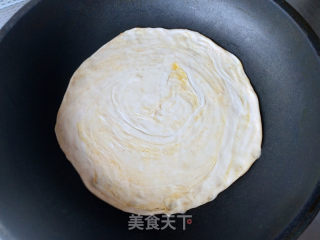 香肠鸡蛋手抓饼的做法步骤：11