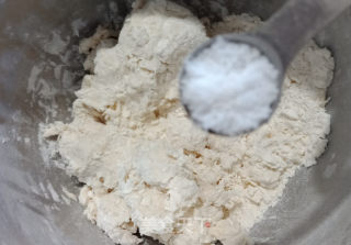 香肠鸡蛋手抓饼的做法步骤：2