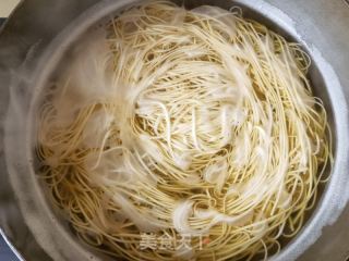 酸汤挂面的做法步骤：4