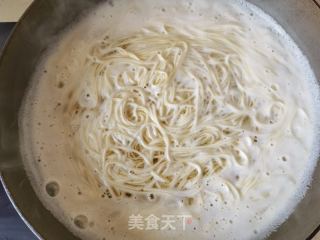 酸汤挂面的做法步骤：3