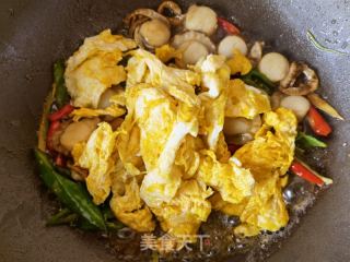 青红椒鸡蛋炒扇贝肉的做法步骤：12