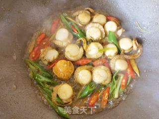 青红椒鸡蛋炒扇贝肉的做法步骤：11