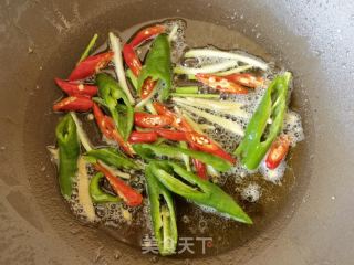 青红椒鸡蛋炒扇贝肉的做法步骤：7