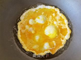 青红椒鸡蛋炒扇贝肉的做法步骤：4