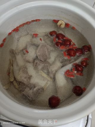 鸽子干鱿鱼萝卜汤的做法步骤：3