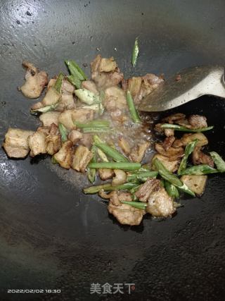 五花肉炒辣椒的做法步骤：4