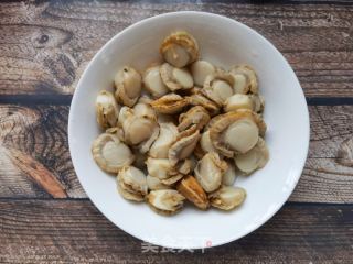 油泼扇贝肉的做法步骤：1