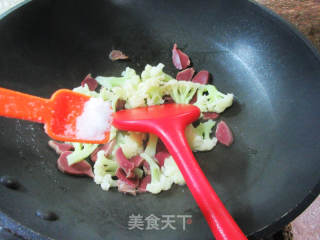 香卤鸭肫炒花菜的做法步骤：5