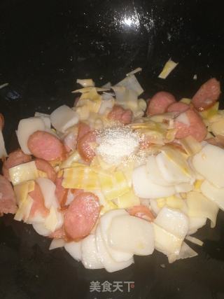 笋子鹿肉香肠炒年糕的做法步骤：12