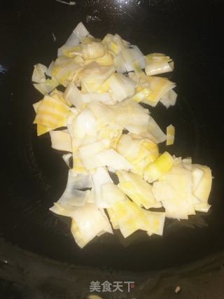 笋子鹿肉香肠炒年糕的做法步骤：9