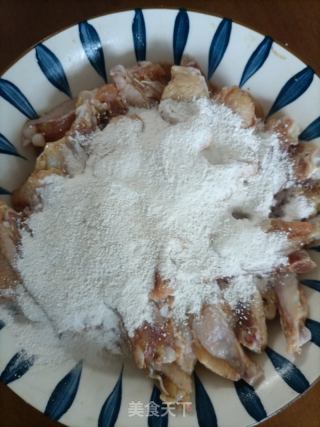 炸鸡翅的做法步骤：4
