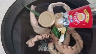 香酥辣子肥肠的做法步骤：2