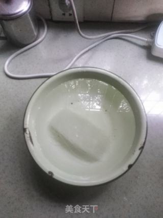 丝瓜粉丝丸子汤的做法步骤：4