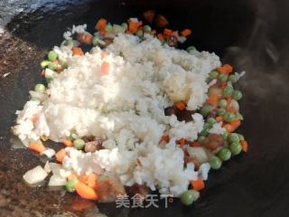 五彩炒米饭的做法步骤：6
