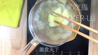土豆泥薯条，简易零失败，入口香酥脆，沾一口番茄酱超级过瘾。的做法步骤：1
