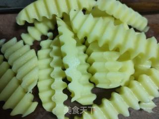 五花肉烩土豆的做法步骤：3