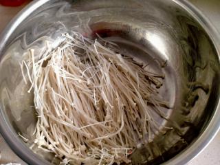 金针菇油菜粉丝汤的做法步骤：1