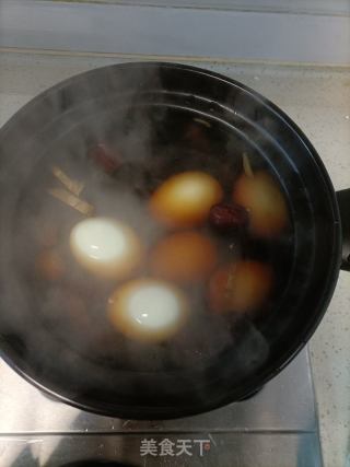 柿饼红枣煮鸡蛋的做法步骤：7