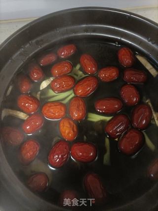 柿饼红枣煮鸡蛋的做法步骤：4