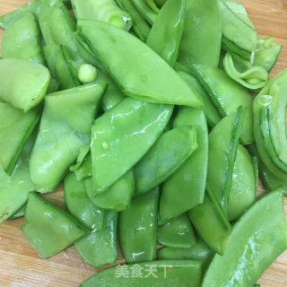 五花肉炒荷兰豆虾仁的做法步骤：4