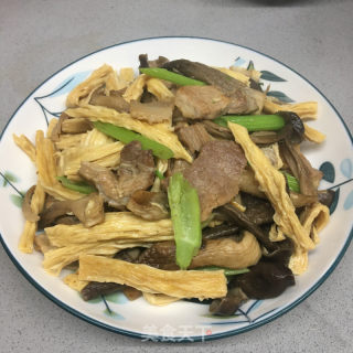 五花肉炒腐竹鹿茸菇的做法步骤：11