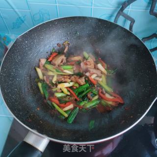 蒜苗回锅肉的做法步骤：12