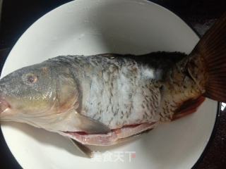 浇汁鲤鱼的做法步骤：2
