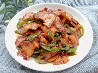 青椒炒回锅肉的做法步骤：9