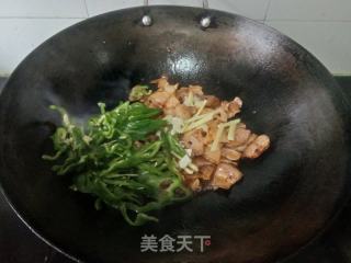 青椒炒回锅肉的做法步骤：6