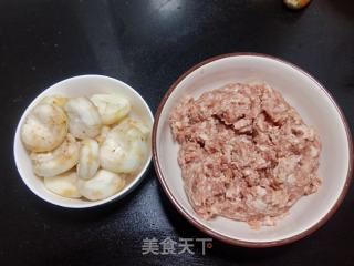 红烧狮子头的做法步骤：1