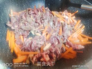 胡萝卜炒牛肉的做法步骤：3