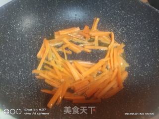 胡萝卜炒牛肉的做法步骤：2