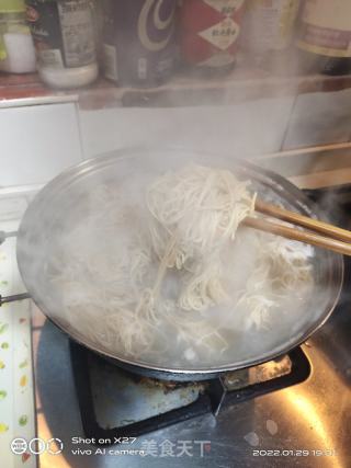 海带排骨虾面的做法步骤：3