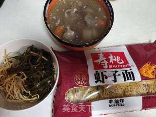 海带排骨虾面的做法步骤：1