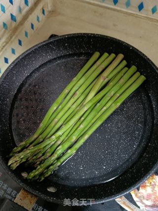 酱醋拌芦笋的做法步骤：1