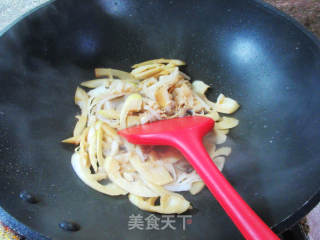雷笋炒牛百叶的做法步骤：9
