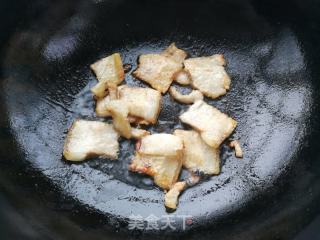 咸肉包菜炒年糕的做法步骤：4