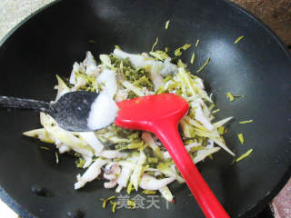 咸菜笋尖炒乌贼的做法步骤：8