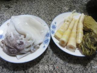 咸菜笋尖炒乌贼的做法步骤：1