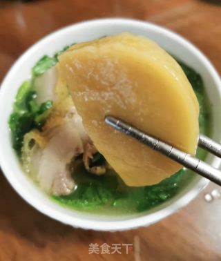 烧肉荷包蛋黄米果汤的做法步骤：11